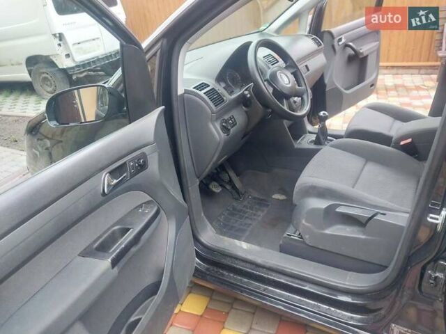 Черный Фольксваген Туран, объемом двигателя 1.6 л и пробегом 277 тыс. км за 6200 $, фото 6 на Automoto.ua