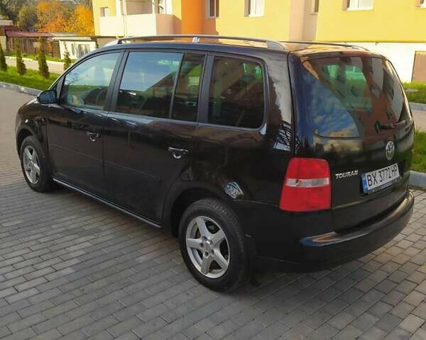 Черный Фольксваген Туран, объемом двигателя 1.6 л и пробегом 283 тыс. км за 5200 $, фото 15 на Automoto.ua