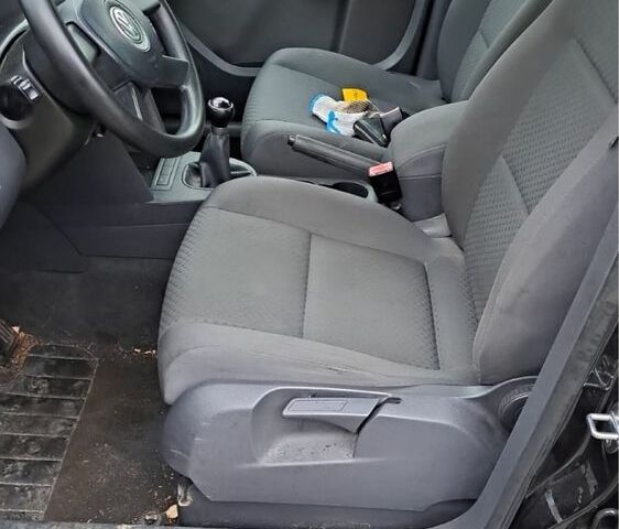 Черный Фольксваген Туран, объемом двигателя 1.6 л и пробегом 205 тыс. км за 5650 $, фото 9 на Automoto.ua