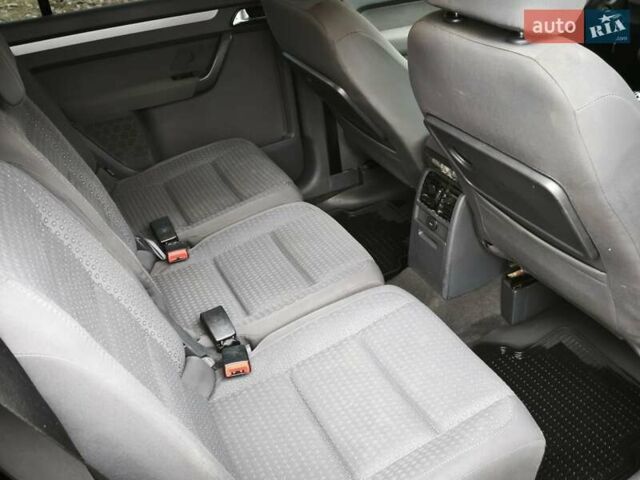 Черный Фольксваген Туран, объемом двигателя 2 л и пробегом 321 тыс. км за 5500 $, фото 29 на Automoto.ua