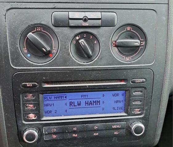 Черный Фольксваген Туран, объемом двигателя 1.6 л и пробегом 205 тыс. км за 5650 $, фото 11 на Automoto.ua