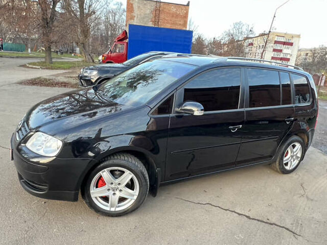 Черный Фольксваген Туран, объемом двигателя 1.6 л и пробегом 229 тыс. км за 6450 $, фото 16 на Automoto.ua