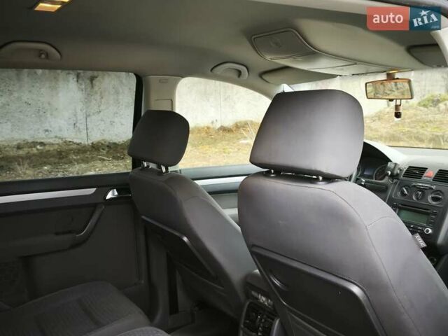 Черный Фольксваген Туран, объемом двигателя 2 л и пробегом 321 тыс. км за 5500 $, фото 31 на Automoto.ua