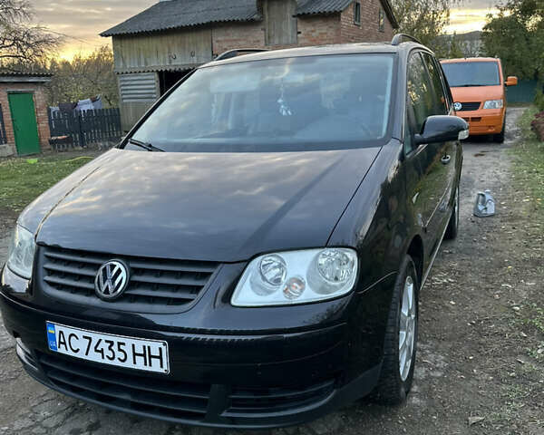 Чорний Фольксваген Туран, об'ємом двигуна 1.6 л та пробігом 295 тис. км за 5700 $, фото 1 на Automoto.ua