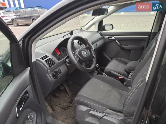 Черный Фольксваген Туран, объемом двигателя 1.9 л и пробегом 283 тыс. км за 6000 $, фото 10 на Automoto.ua