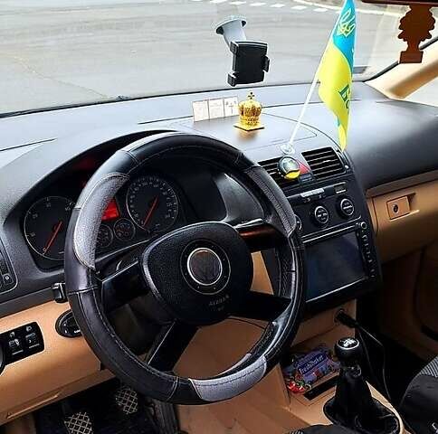 Черный Фольксваген Туран, объемом двигателя 1.9 л и пробегом 385 тыс. км за 5800 $, фото 10 на Automoto.ua