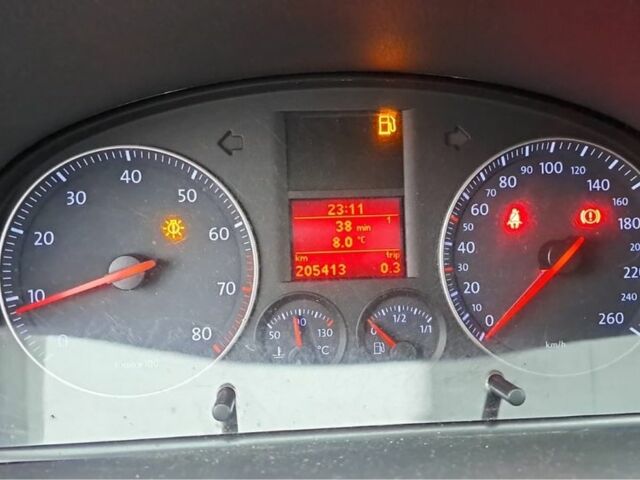 Черный Фольксваген Туран, объемом двигателя 1.6 л и пробегом 205 тыс. км за 5650 $, фото 10 на Automoto.ua