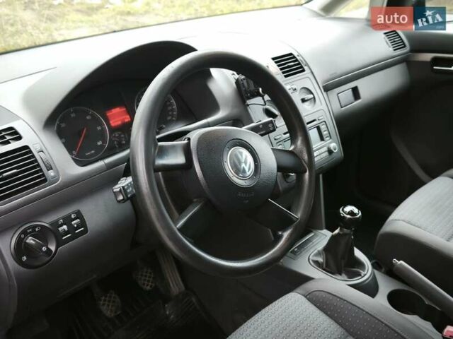 Черный Фольксваген Туран, объемом двигателя 2 л и пробегом 321 тыс. км за 5500 $, фото 21 на Automoto.ua