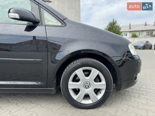 Черный Фольксваген Туран, объемом двигателя 1.98 л и пробегом 188 тыс. км за 4600 $, фото 18 на Automoto.ua