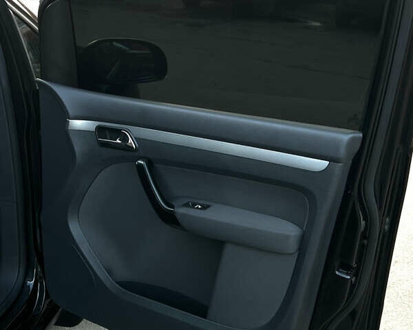 Черный Фольксваген Туран, объемом двигателя 1.6 л и пробегом 229 тыс. км за 6450 $, фото 28 на Automoto.ua