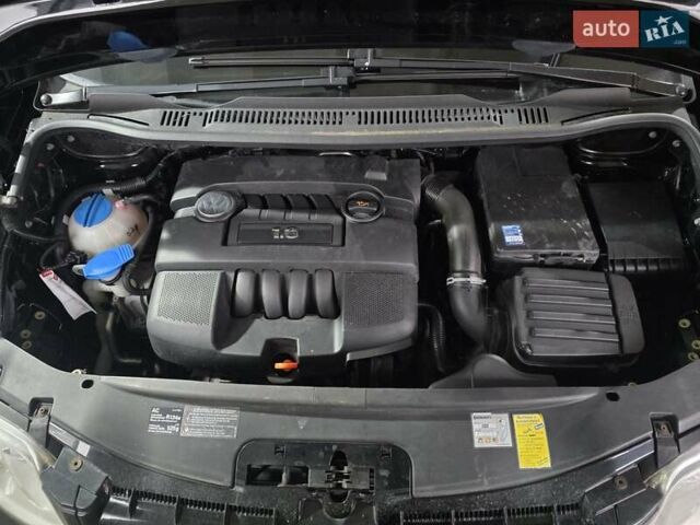 Черный Фольксваген Туран, объемом двигателя 1.6 л и пробегом 219 тыс. км за 5399 $, фото 39 на Automoto.ua