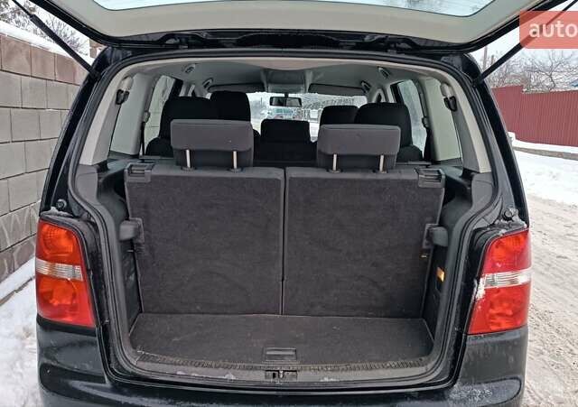 Черный Фольксваген Туран, объемом двигателя 2 л и пробегом 317 тыс. км за 5950 $, фото 24 на Automoto.ua