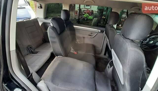 Черный Фольксваген Туран, объемом двигателя 1.9 л и пробегом 280 тыс. км за 6500 $, фото 7 на Automoto.ua