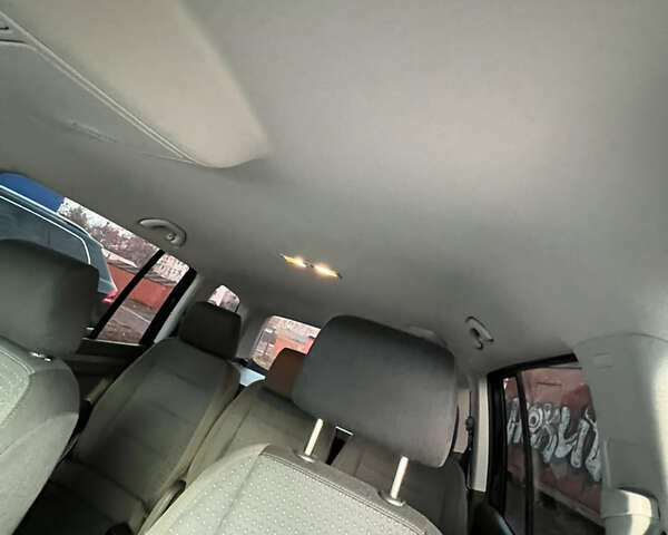 Черный Фольксваген Туран, объемом двигателя 1.6 л и пробегом 229 тыс. км за 6450 $, фото 51 на Automoto.ua