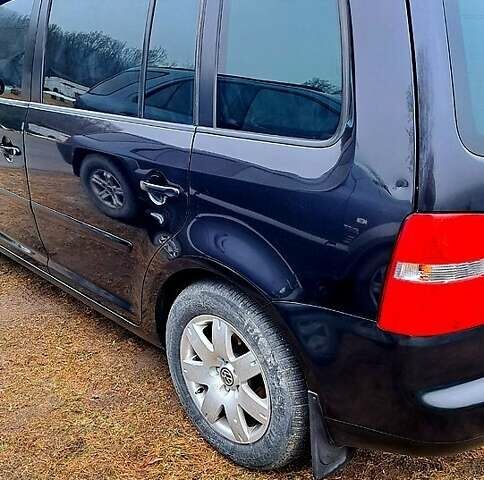 Черный Фольксваген Туран, объемом двигателя 1.9 л и пробегом 385 тыс. км за 5800 $, фото 11 на Automoto.ua