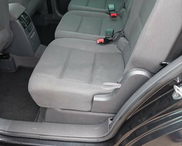 Черный Фольксваген Туран, объемом двигателя 1.6 л и пробегом 204 тыс. км за 6350 $, фото 34 на Automoto.ua