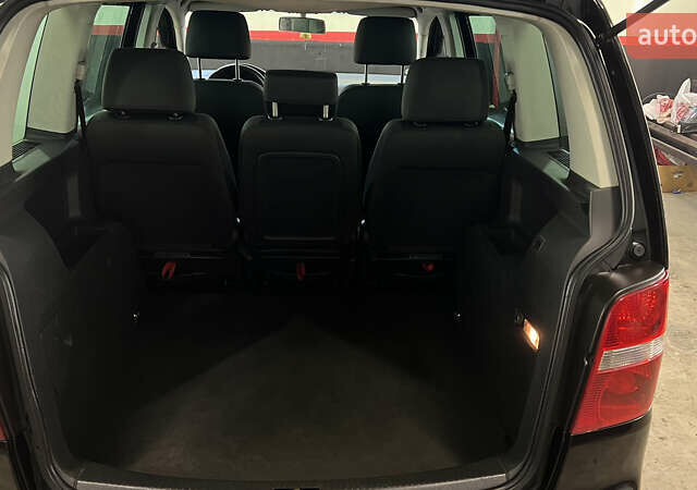 Черный Фольксваген Туран, объемом двигателя 1.9 л и пробегом 419 тыс. км за 5900 $, фото 25 на Automoto.ua