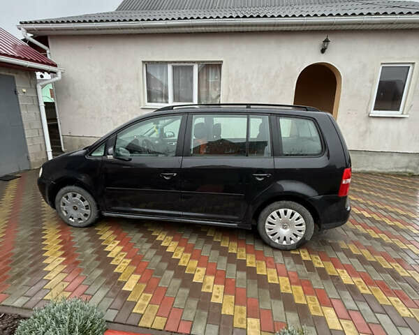 Черный Фольксваген Туран, объемом двигателя 1.97 л и пробегом 316 тыс. км за 5700 $, фото 6 на Automoto.ua