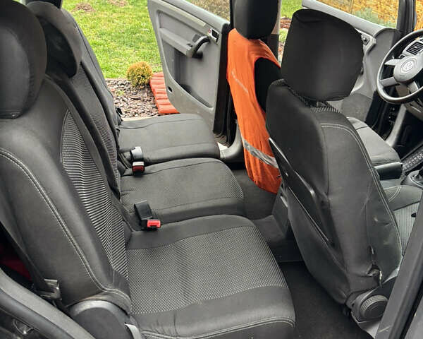 Черный Фольксваген Туран, объемом двигателя 1.97 л и пробегом 316 тыс. км за 5700 $, фото 13 на Automoto.ua