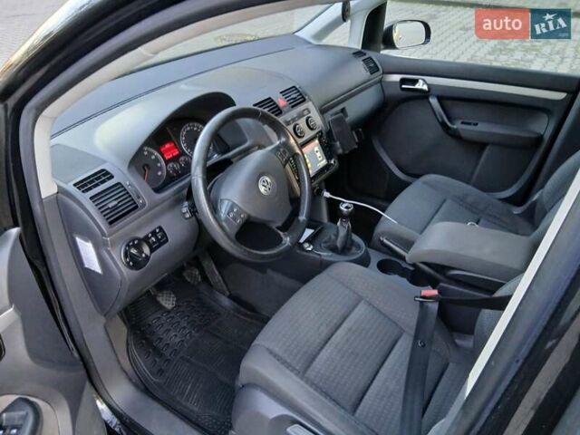 Чорний Фольксваген Туран, об'ємом двигуна 1.6 л та пробігом 279 тис. км за 4400 $, фото 8 на Automoto.ua