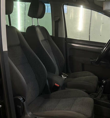 Черный Фольксваген Туран, объемом двигателя 1.9 л и пробегом 419 тыс. км за 5900 $, фото 17 на Automoto.ua