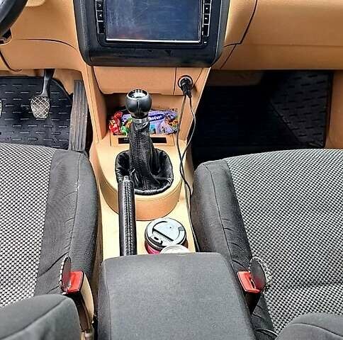 Черный Фольксваген Туран, объемом двигателя 1.9 л и пробегом 385 тыс. км за 5800 $, фото 6 на Automoto.ua