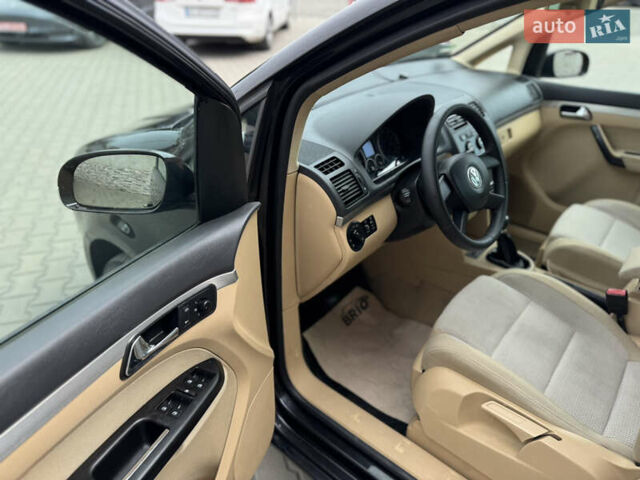 Черный Фольксваген Туран, объемом двигателя 1.98 л и пробегом 188 тыс. км за 4600 $, фото 23 на Automoto.ua