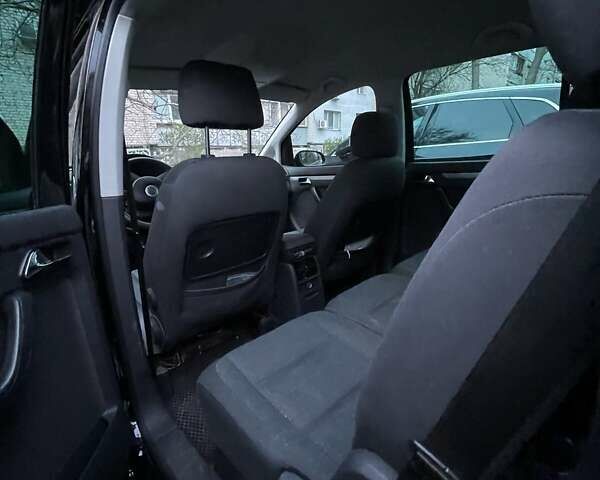 Черный Фольксваген Туран, объемом двигателя 1.97 л и пробегом 243 тыс. км за 6400 $, фото 12 на Automoto.ua