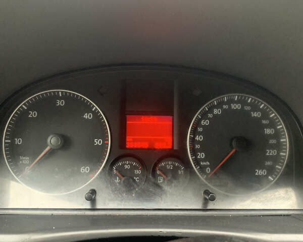 Черный Фольксваген Туран, объемом двигателя 1.9 л и пробегом 358 тыс. км за 5500 $, фото 17 на Automoto.ua