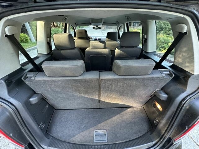 Черный Фольксваген Туран, объемом двигателя 1.9 л и пробегом 333 тыс. км за 142000 $, фото 3 на Automoto.ua