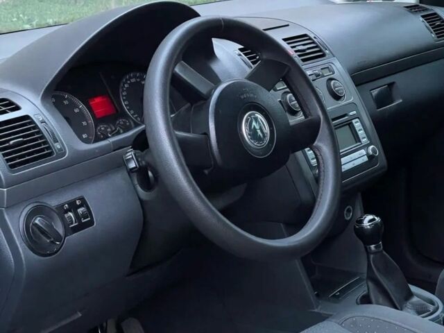 Фольксваген Туран 2005 в Николаеве на Automoto.ua Черный Фольксваген Туран, объемом двигателя 2 л и пробегом 280 тыс. км за 6400 $, фото 10 на Automoto.ua