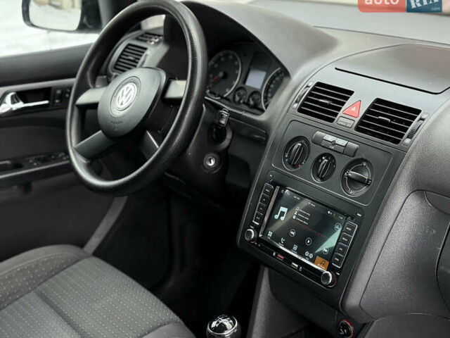 Чорний Фольксваген Туран, об'ємом двигуна 1.6 л та пробігом 229 тис. км за 5250 $, фото 52 на Automoto.ua