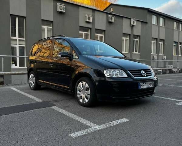 Черный Фольксваген Туран, объемом двигателя 2 л и пробегом 293 тыс. км за 2699 $, фото 2 на Automoto.ua