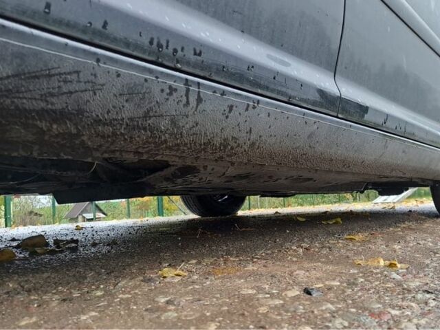 Черный Фольксваген Туран, объемом двигателя 1.6 л и пробегом 205 тыс. км за 5650 $, фото 6 на Automoto.ua