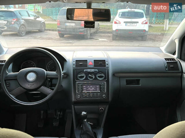 Черный Фольксваген Туран, объемом двигателя 1.6 л и пробегом 229 тыс. км за 6450 $, фото 48 на Automoto.ua