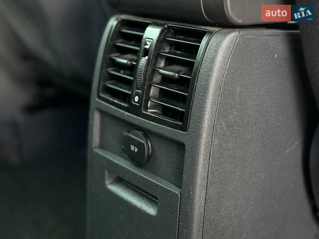 Чорний Фольксваген Туран, об'ємом двигуна 1.6 л та пробігом 229 тис. км за 5250 $, фото 46 на Automoto.ua