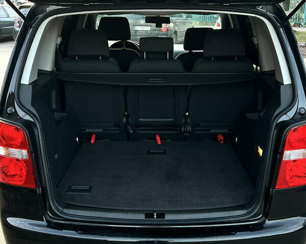 Черный Фольксваген Туран, объемом двигателя 1.6 л и пробегом 229 тыс. км за 6450 $, фото 34 на Automoto.ua