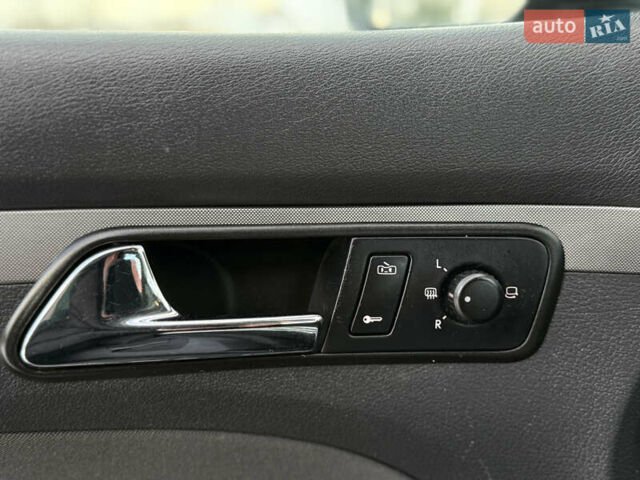 Чорний Фольксваген Туран, об'ємом двигуна 1.6 л та пробігом 229 тис. км за 5250 $, фото 60 на Automoto.ua