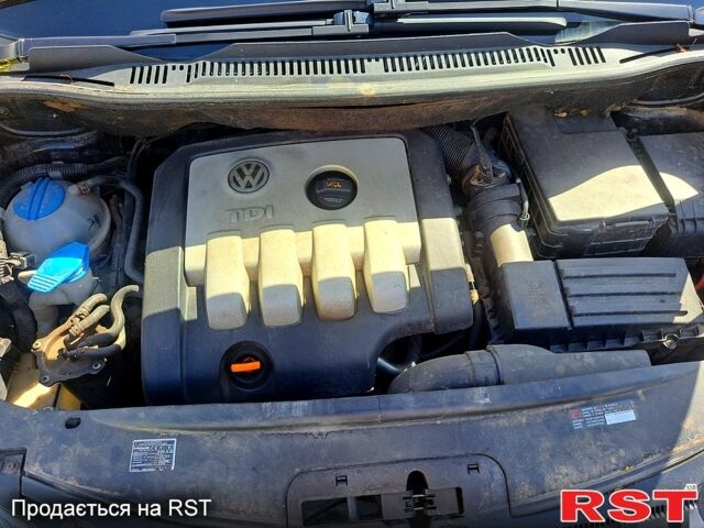 Черный Фольксваген Туран, объемом двигателя 2 л и пробегом 250 тыс. км за 6000 $, фото 10 на Automoto.ua