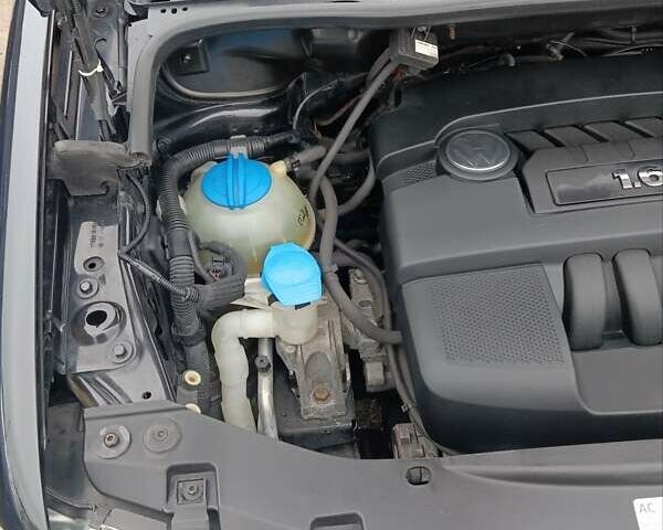 Черный Фольксваген Туран, объемом двигателя 1.6 л и пробегом 204 тыс. км за 6350 $, фото 22 на Automoto.ua