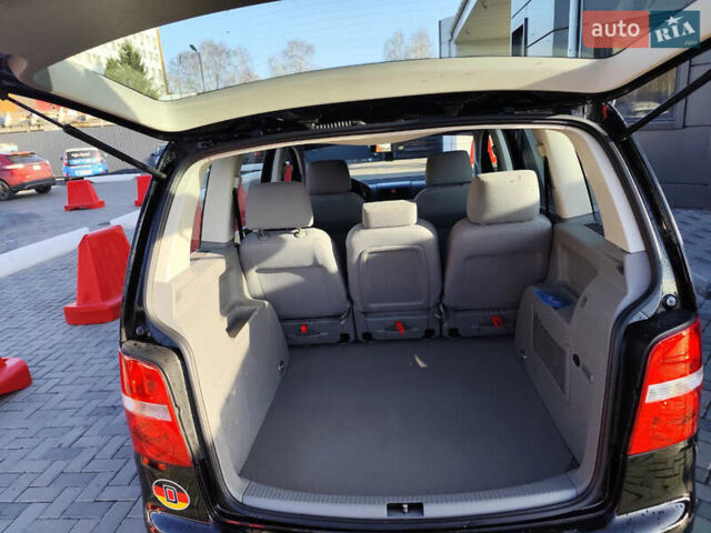 Черный Фольксваген Туран, объемом двигателя 1.6 л и пробегом 219 тыс. км за 5850 $, фото 10 на Automoto.ua