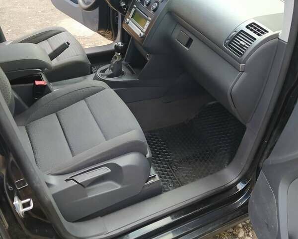 Черный Фольксваген Туран, объемом двигателя 1.6 л и пробегом 283 тыс. км за 5200 $, фото 22 на Automoto.ua