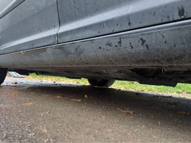 Черный Фольксваген Туран, объемом двигателя 1.6 л и пробегом 205 тыс. км за 5650 $, фото 2 на Automoto.ua