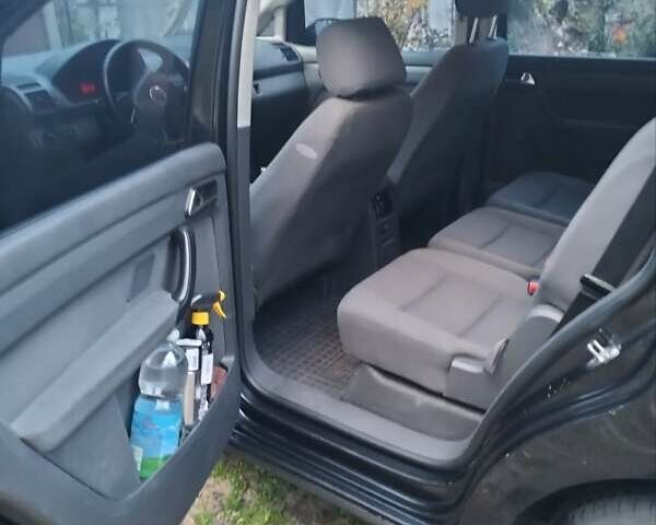 Черный Фольксваген Туран, объемом двигателя 1.9 л и пробегом 334 тыс. км за 5500 $, фото 5 на Automoto.ua