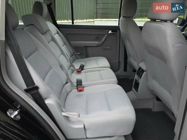 Черный Фольксваген Туран, объемом двигателя 1.6 л и пробегом 219 тыс. км за 5399 $, фото 32 на Automoto.ua