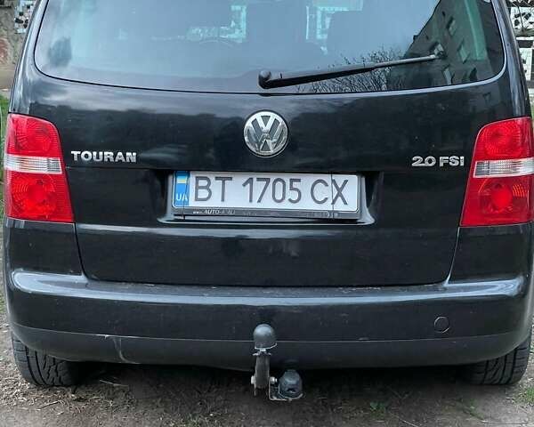 Черный Фольксваген Туран, объемом двигателя 1.97 л и пробегом 243 тыс. км за 6400 $, фото 3 на Automoto.ua