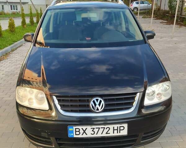 Черный Фольксваген Туран, объемом двигателя 1.6 л и пробегом 283 тыс. км за 5200 $, фото 6 на Automoto.ua