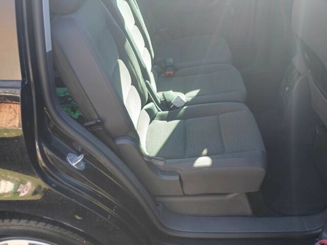 Черный Фольксваген Туран, объемом двигателя 1.9 л и пробегом 419 тыс. км за 4700 $, фото 4 на Automoto.ua