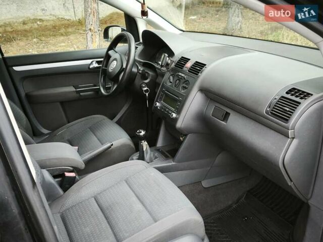 Черный Фольксваген Туран, объемом двигателя 2 л и пробегом 321 тыс. км за 5500 $, фото 20 на Automoto.ua