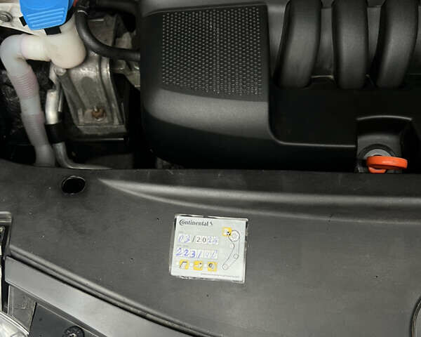 Черный Фольксваген Туран, объемом двигателя 1.6 л и пробегом 229 тыс. км за 6450 $, фото 57 на Automoto.ua